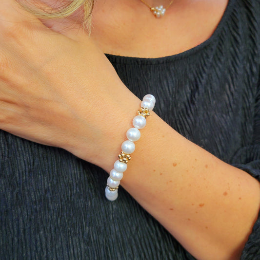 14k yellow gold and pearl Bracelct